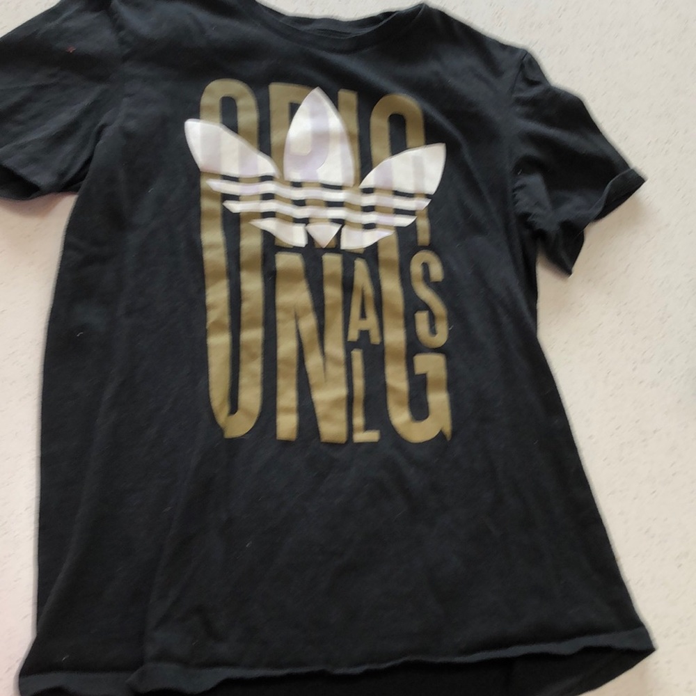 Men’s Medium Adidas shirt